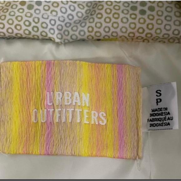 UO Kit Printed Nylon Puffer Jacket - Picture 6 of 10